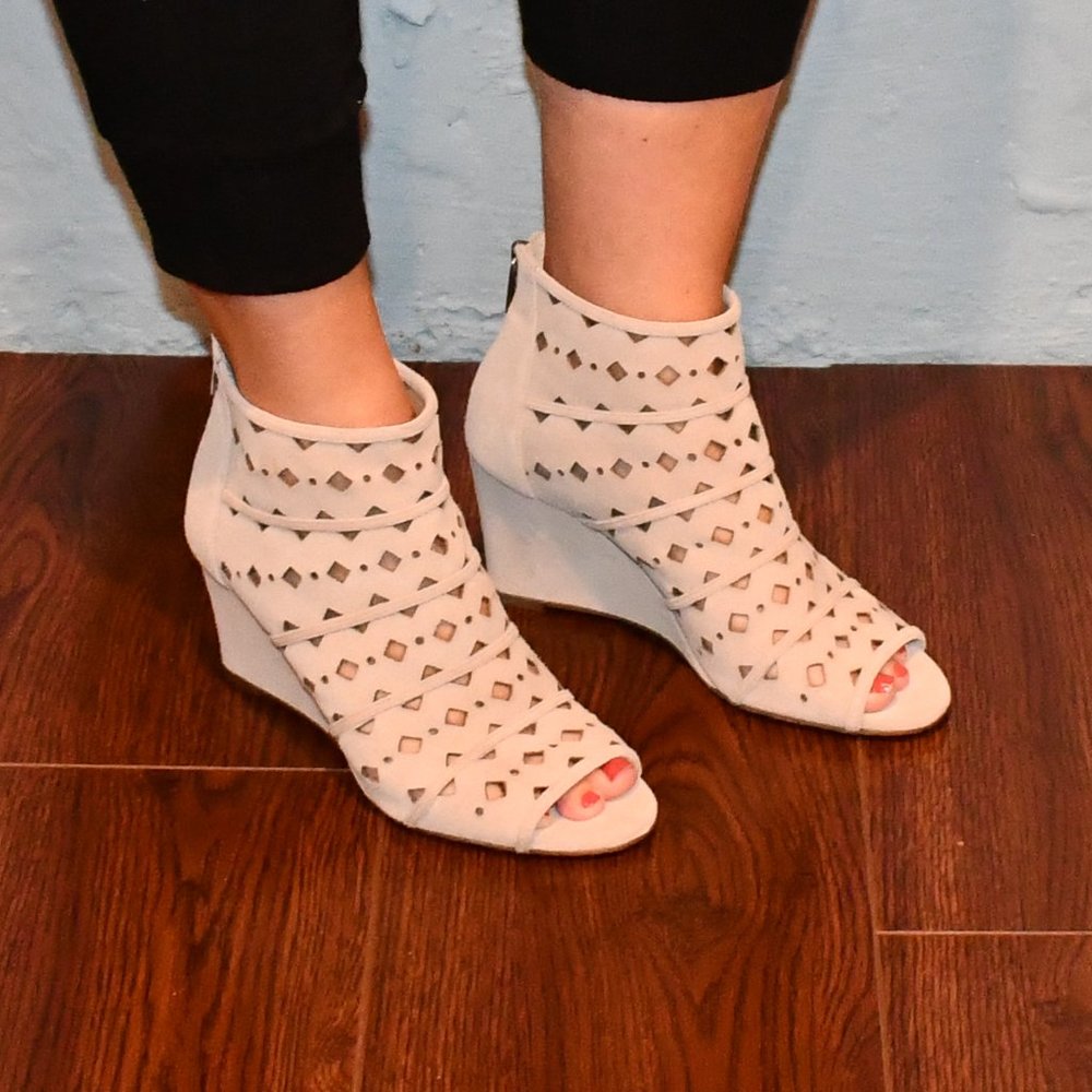 Michael Kors Tan Suede Wedges Size Size 8M